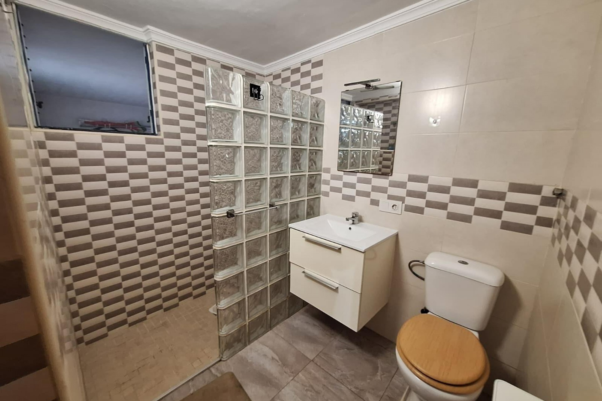 Reventa - Quad House -
Torrevieja - Carrefour