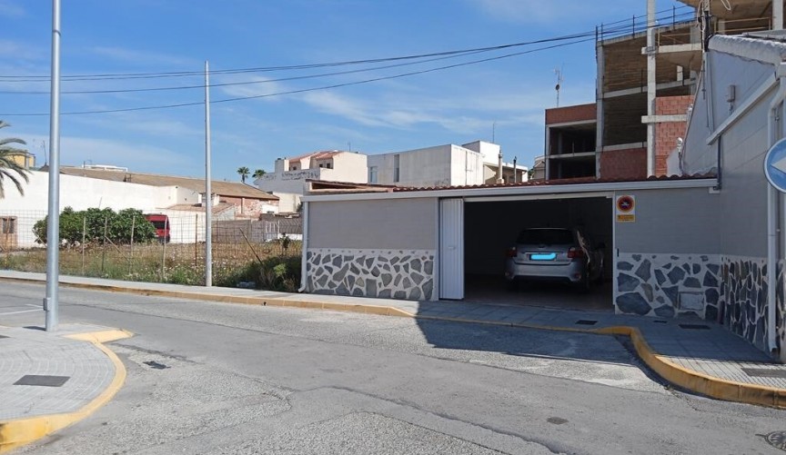 Reventa - Semi Detached -
Los Montesinos - PUEBLO CENTRO