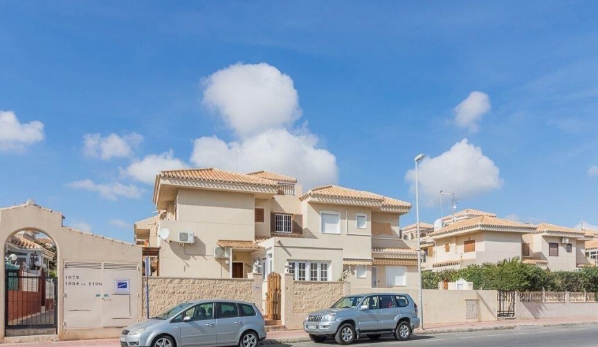 Reventa - Semi Detached -
Orihuela Costa - Playa Flamenca