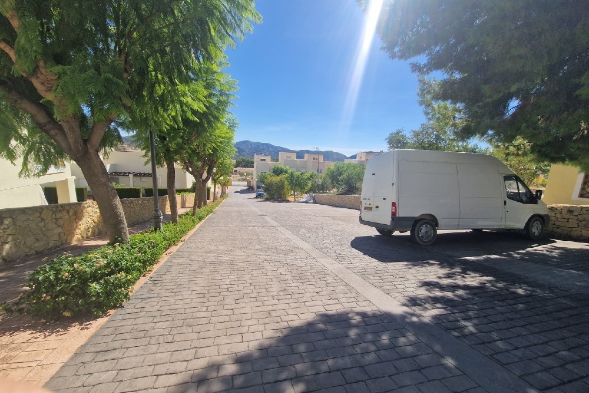 Reventa - Semi Detached -
Relleu - Inland