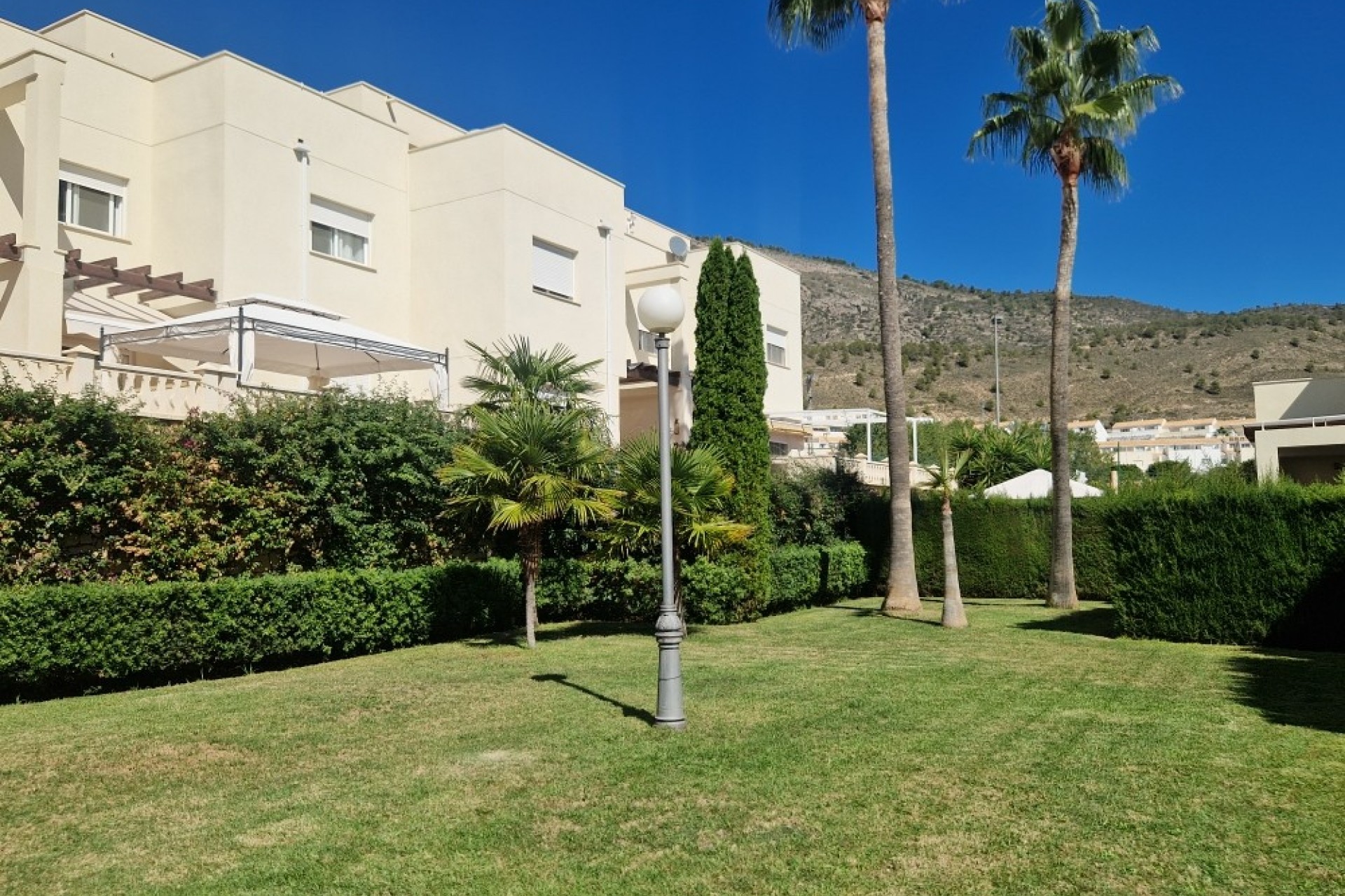 Reventa - Semi Detached -
Relleu - Inland