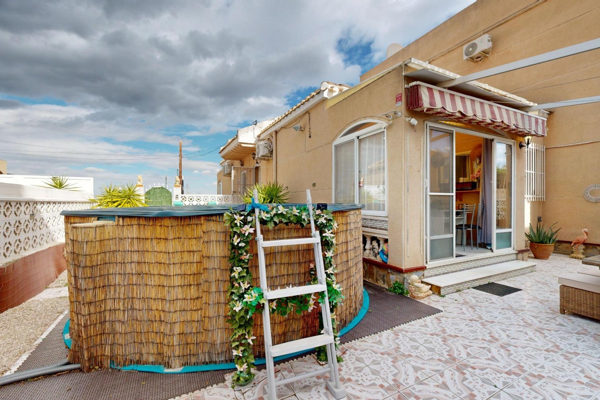 Reventa - Semi Detached -
San Miguel de Salinas - 03193