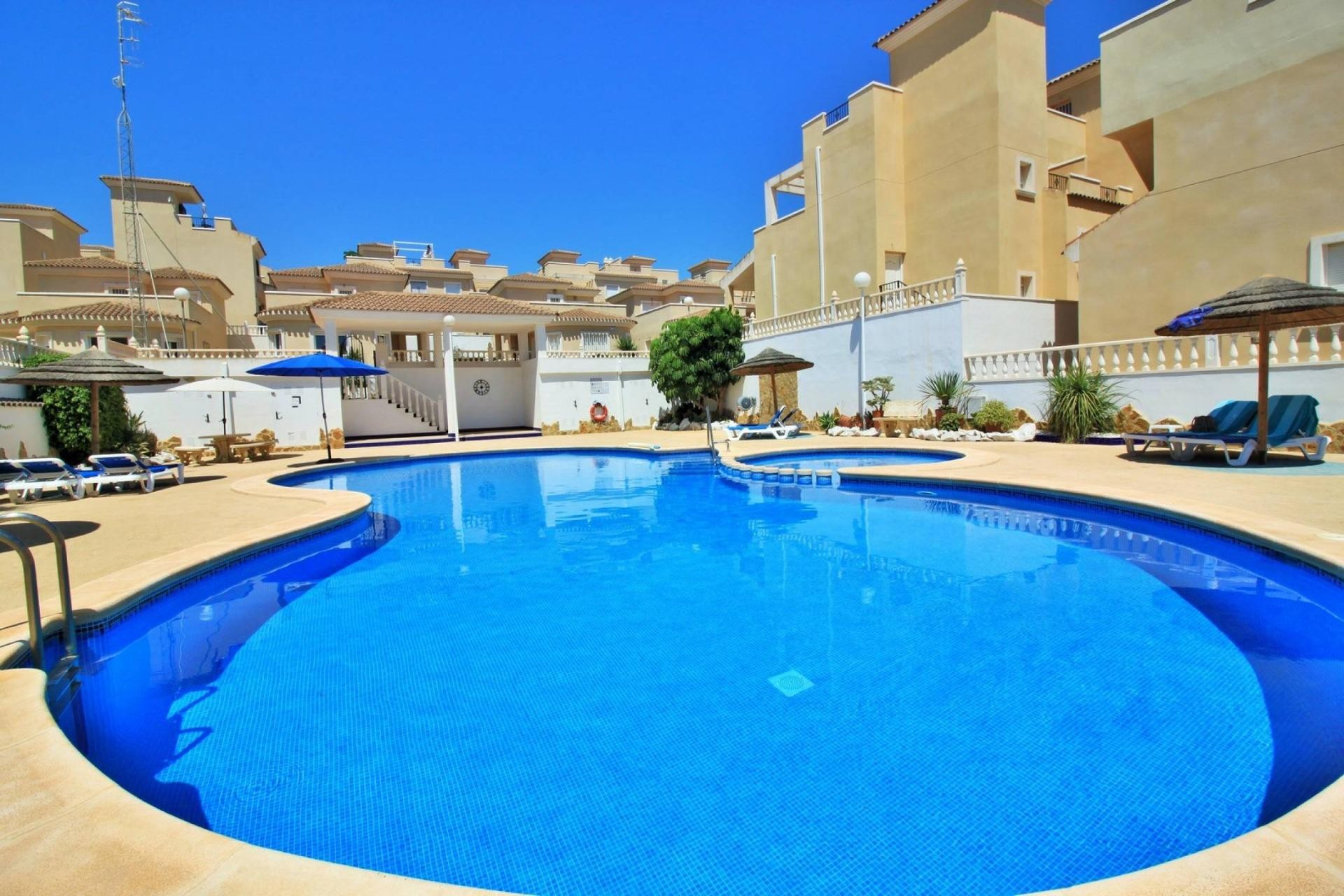 Reventa - Semi Detached -
San Miguel de Salinas - Residencial Los Flamencos