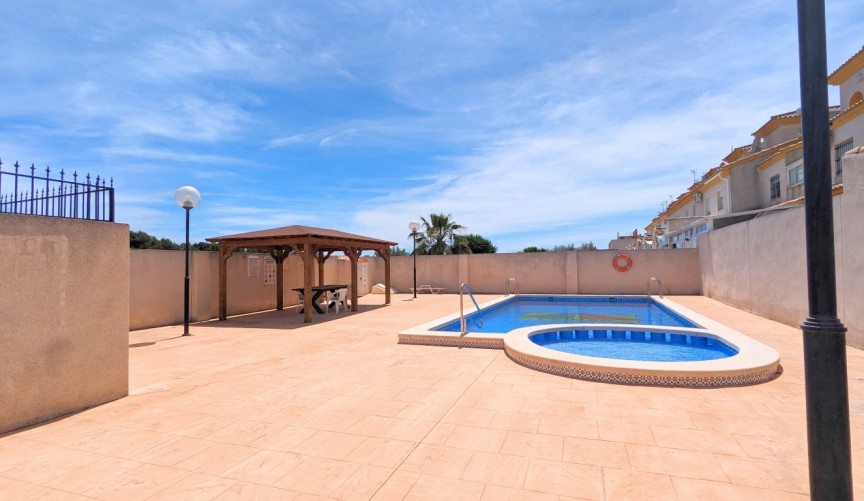 Reventa - Town House -
Daya Nueva - Costa Blanca