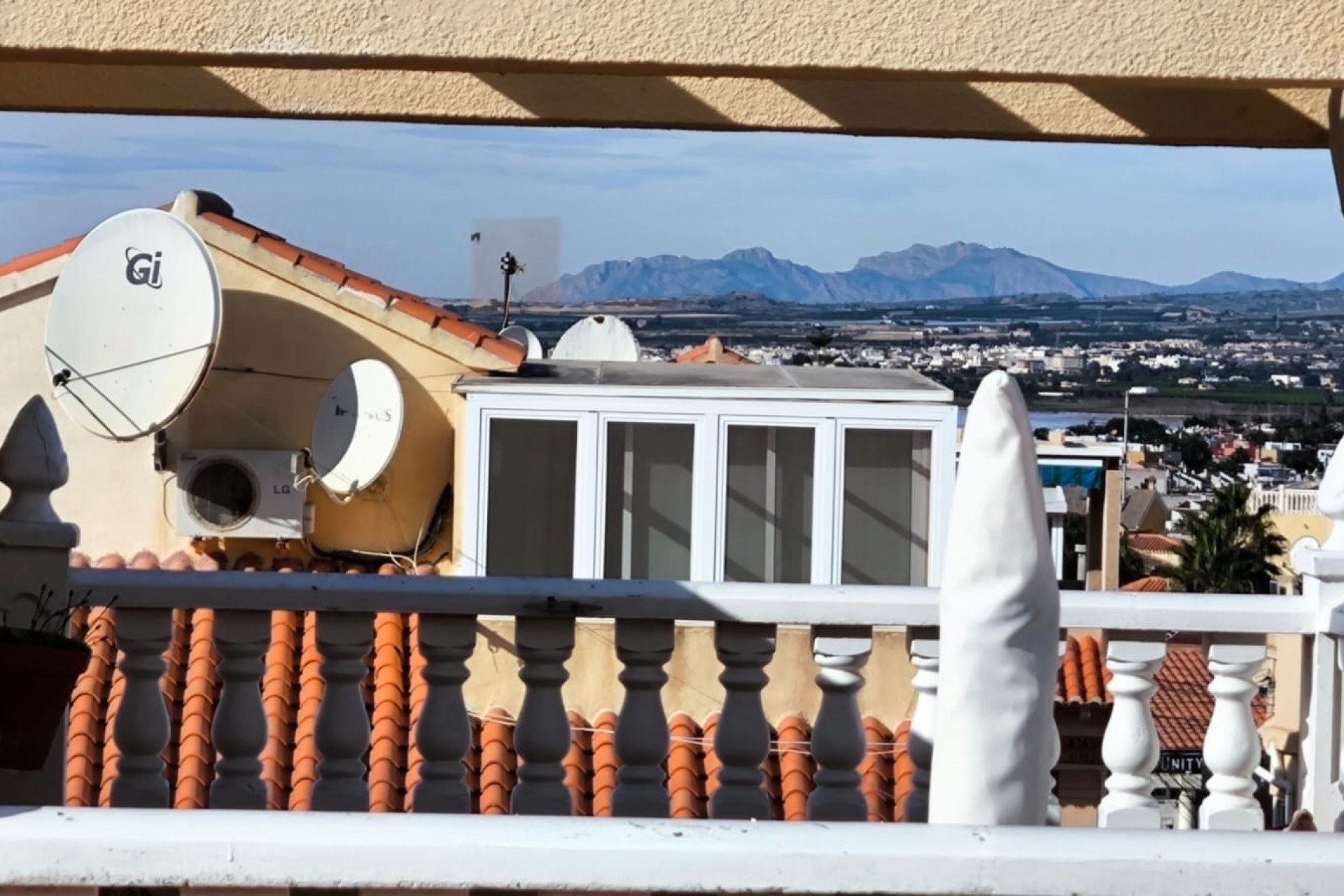 Reventa - Town House -
El Chaparral - Inland