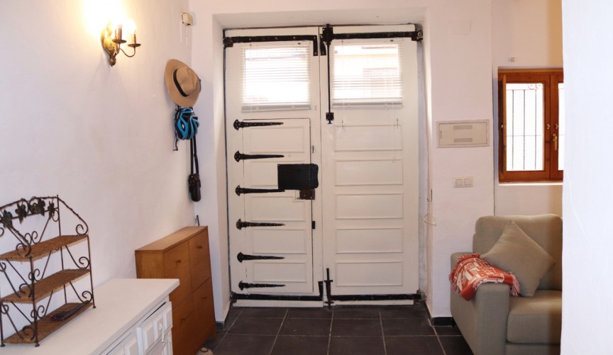 Reventa - Town House -
Jalón - Inland