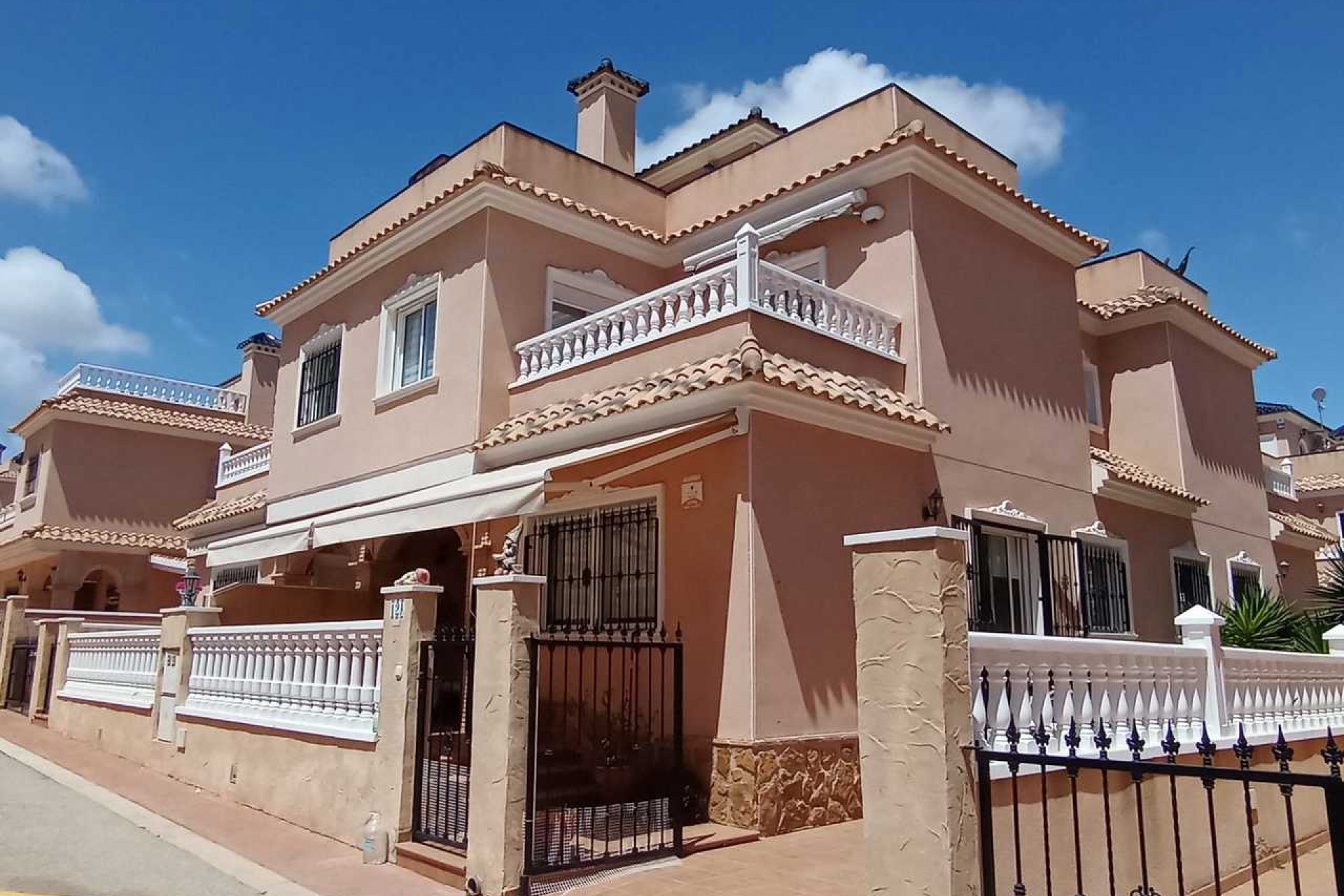 Reventa - Town House -
Los Dolses - Inland