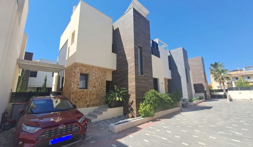 Reventa - Town House -
Orihuela Costa - Costa Blanca