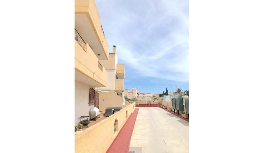 Reventa - Town House -
Playa Flamenca - Costa Blanca