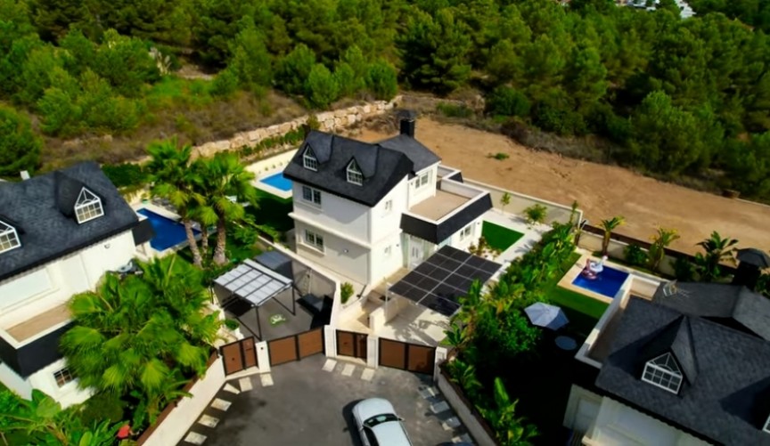 Reventa - Town House -
Polop - Costa Blanca