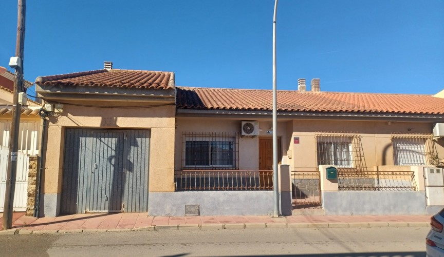 Reventa - Town House -
Roldan - Inland