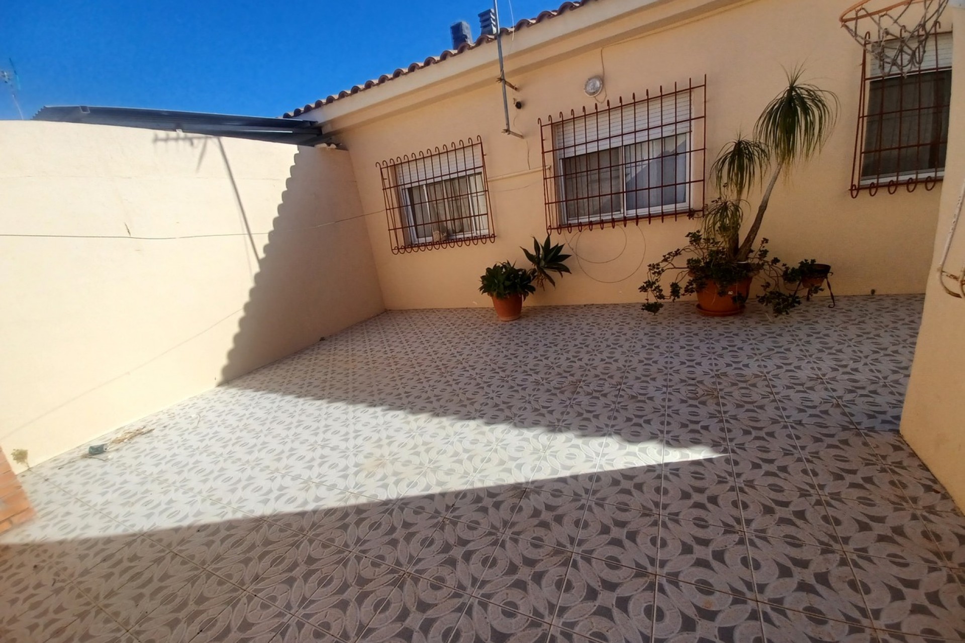 Reventa - Town House -
Roldan - Inland