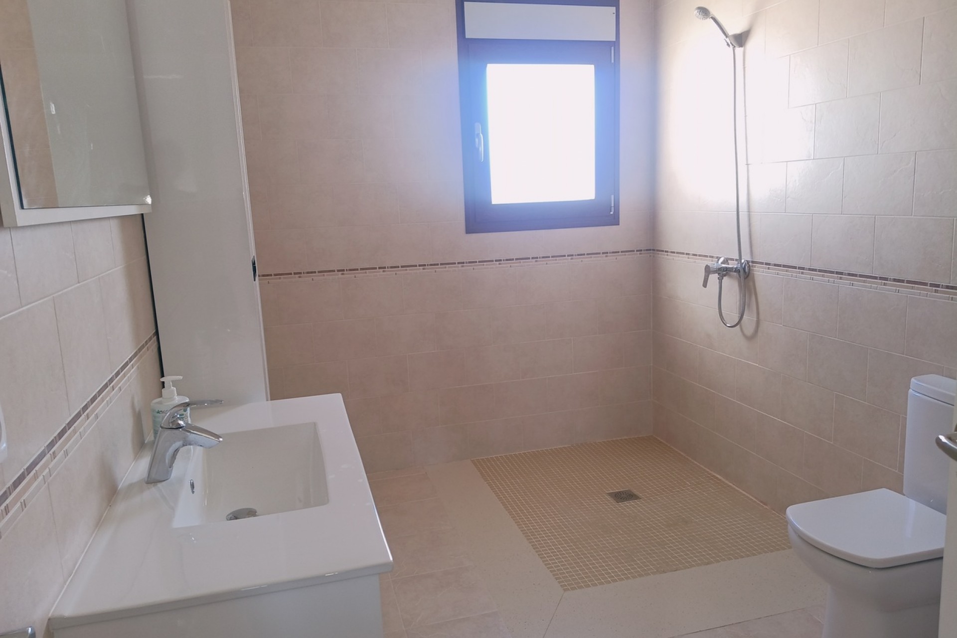 Reventa - Town House -
Roldan - Inland