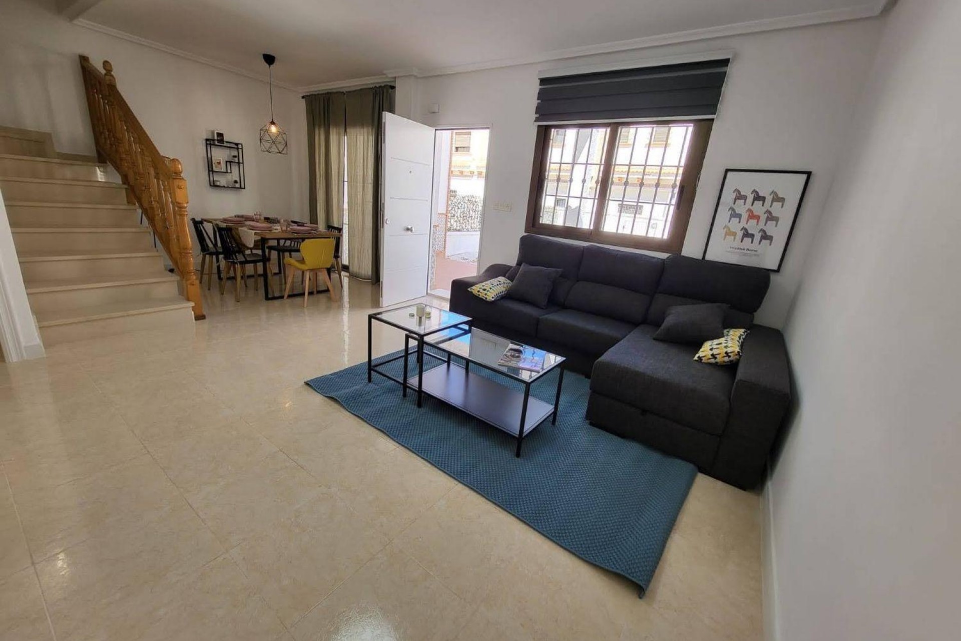 Reventa - Town House -
San Miguel de Salinas - Ciudad De Las Comunicaciones
