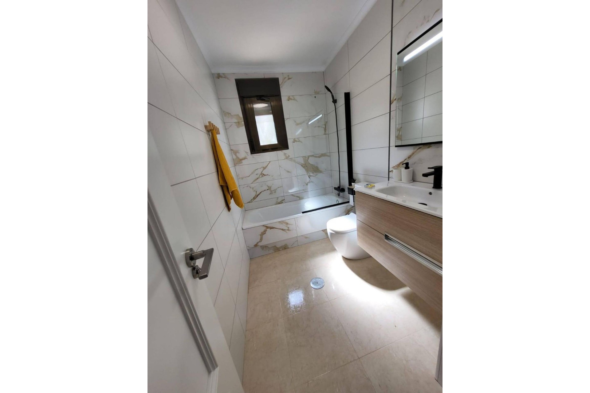 Reventa - Town House -
San Miguel de Salinas - Ciudad De Las Comunicaciones