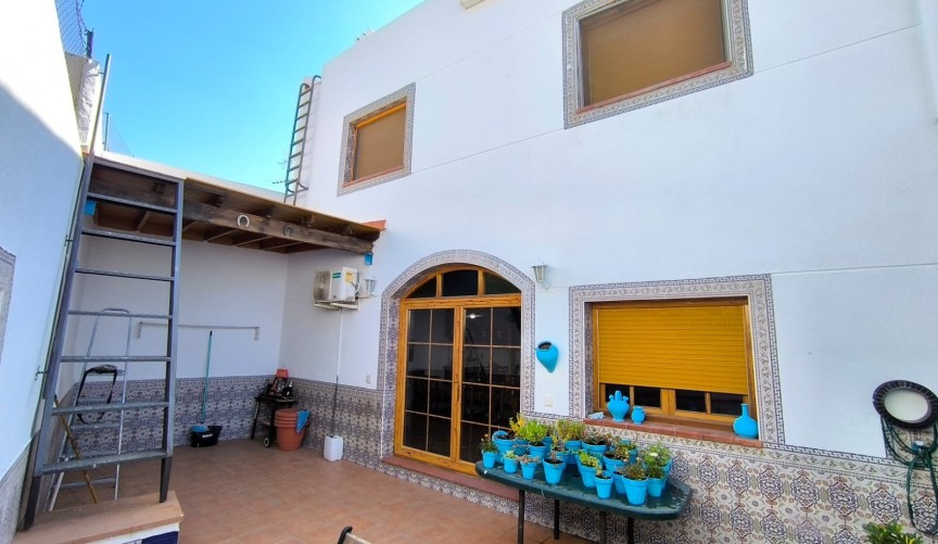 Reventa - Town House -
Sax - Inland