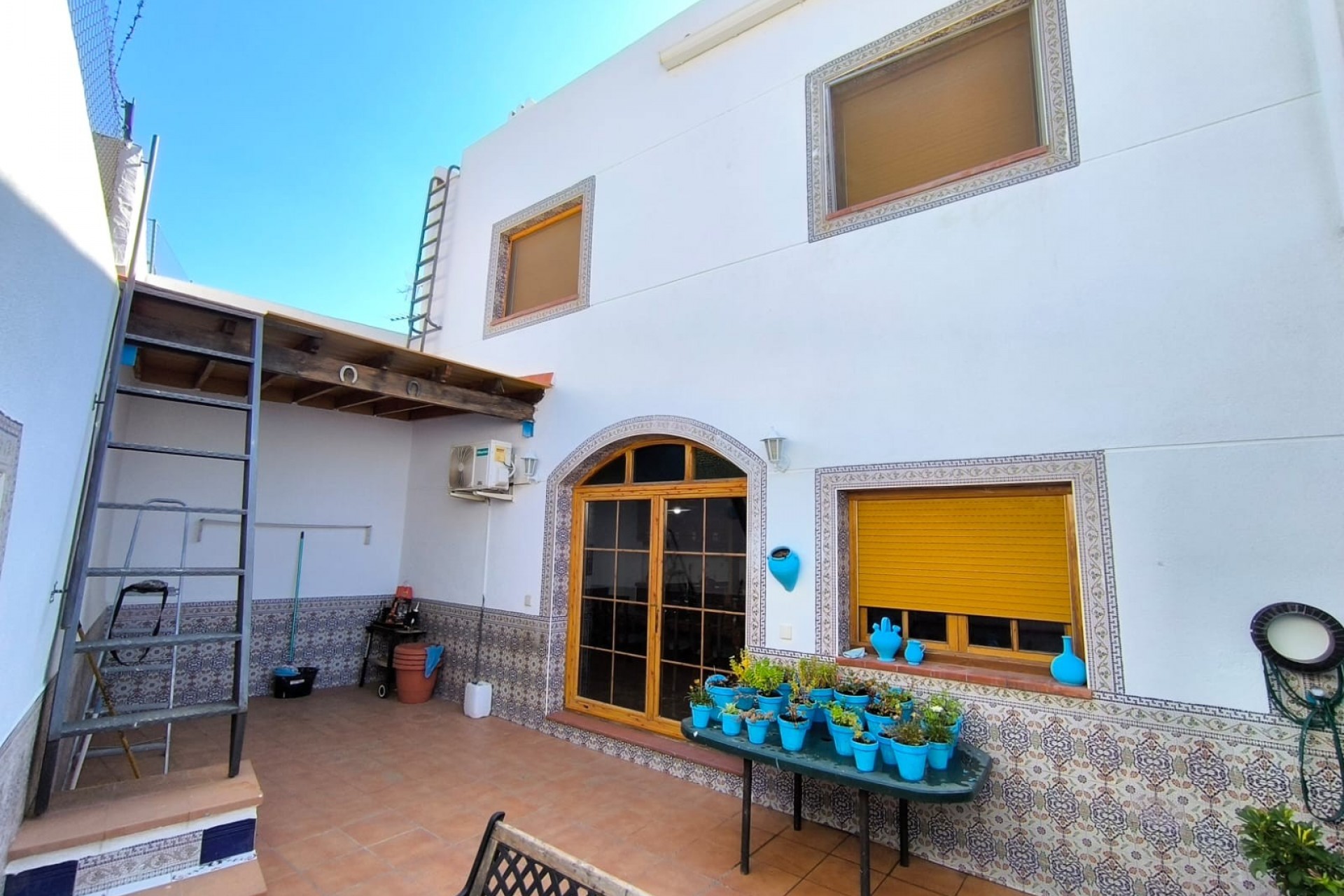 Reventa - Town House -
Sax - Inland