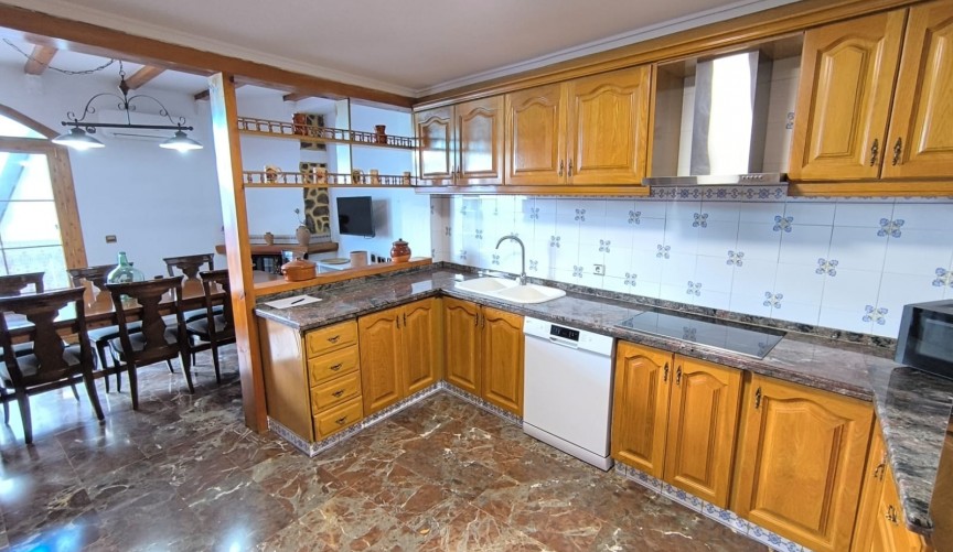 Reventa - Town House -
Sax - Inland