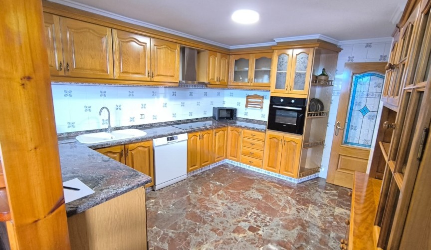 Reventa - Town House -
Sax - Inland