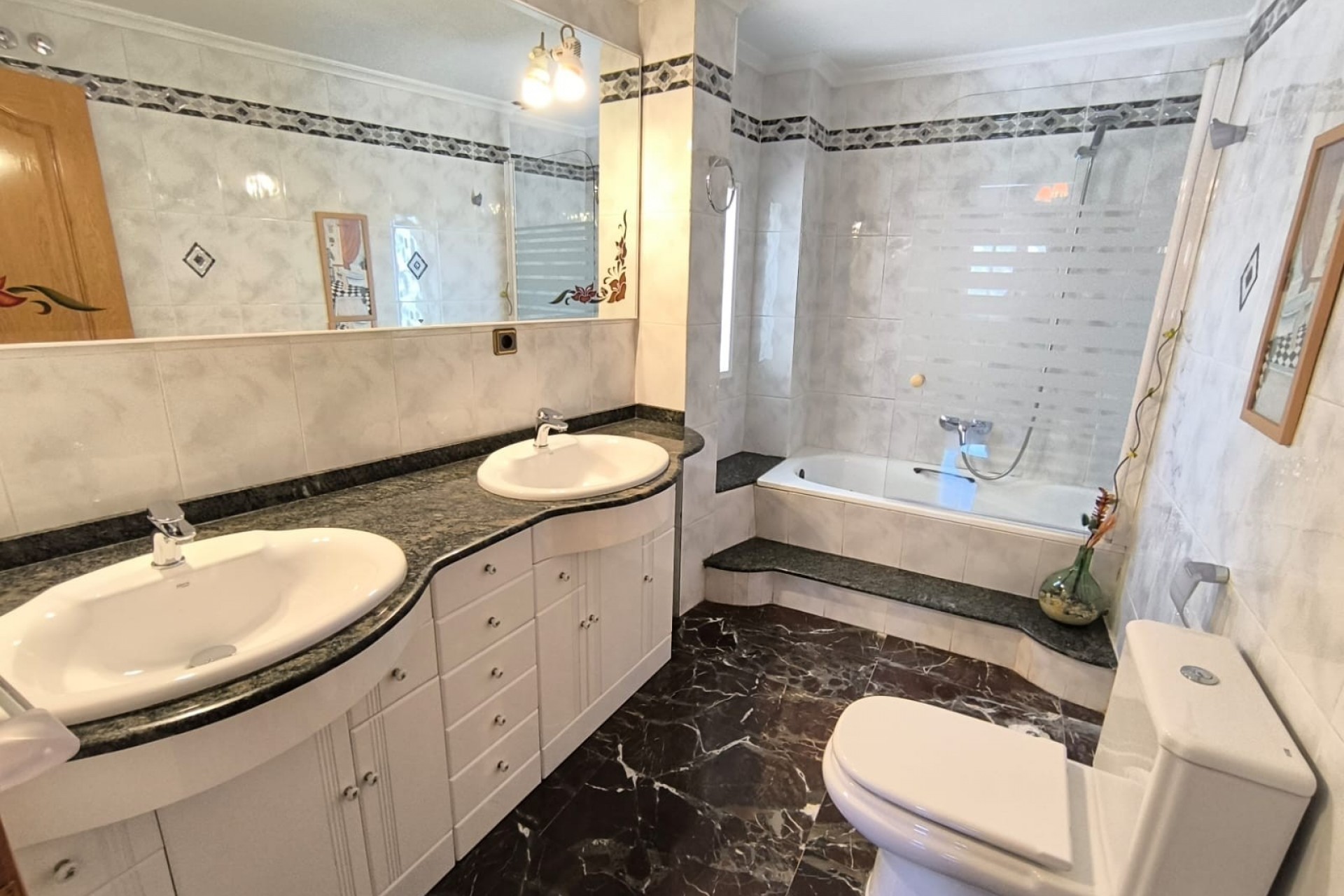 Reventa - Town House -
Sax - Inland