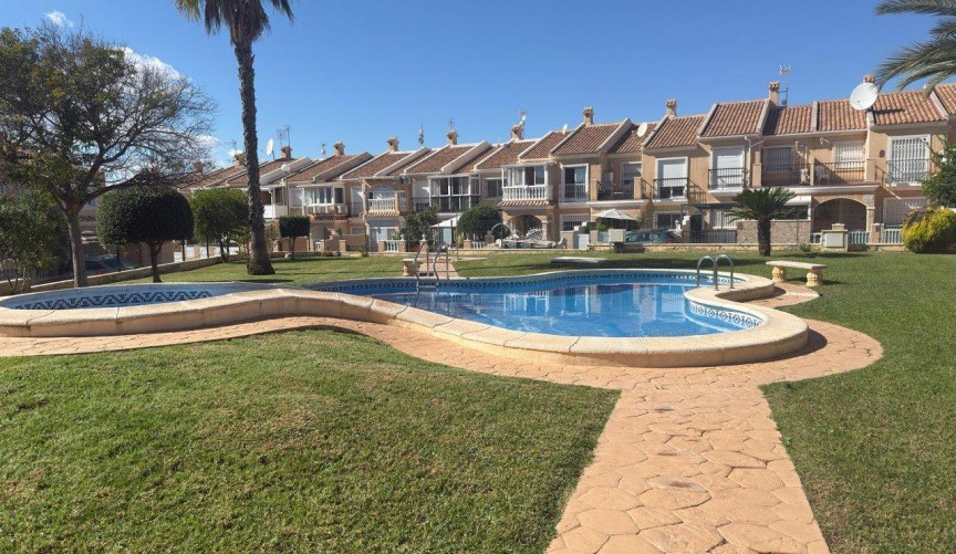 Reventa - Town House -
Torrevieja - aguas nuevas