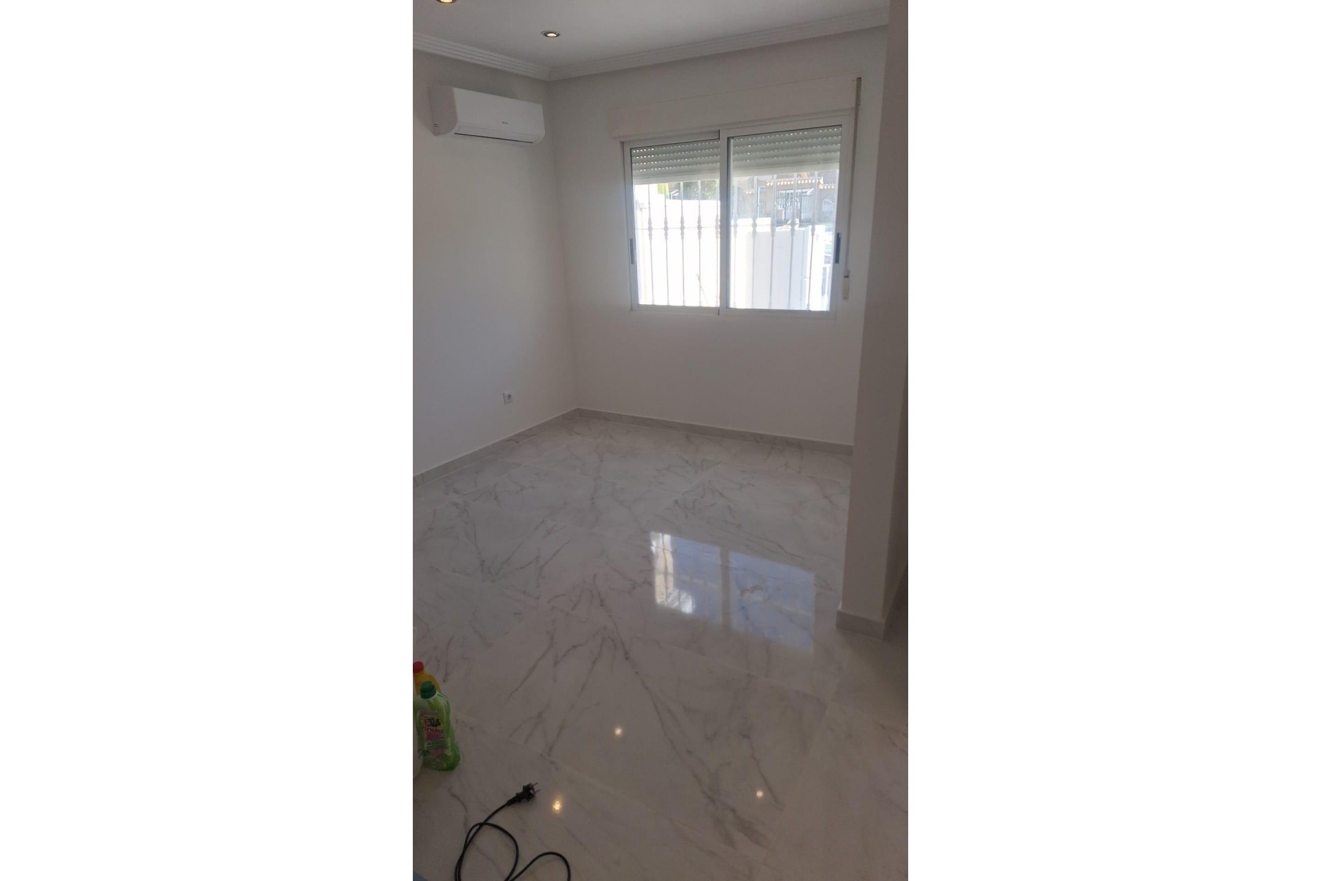 Reventa - Town House -
Torrevieja - aguas nuevas