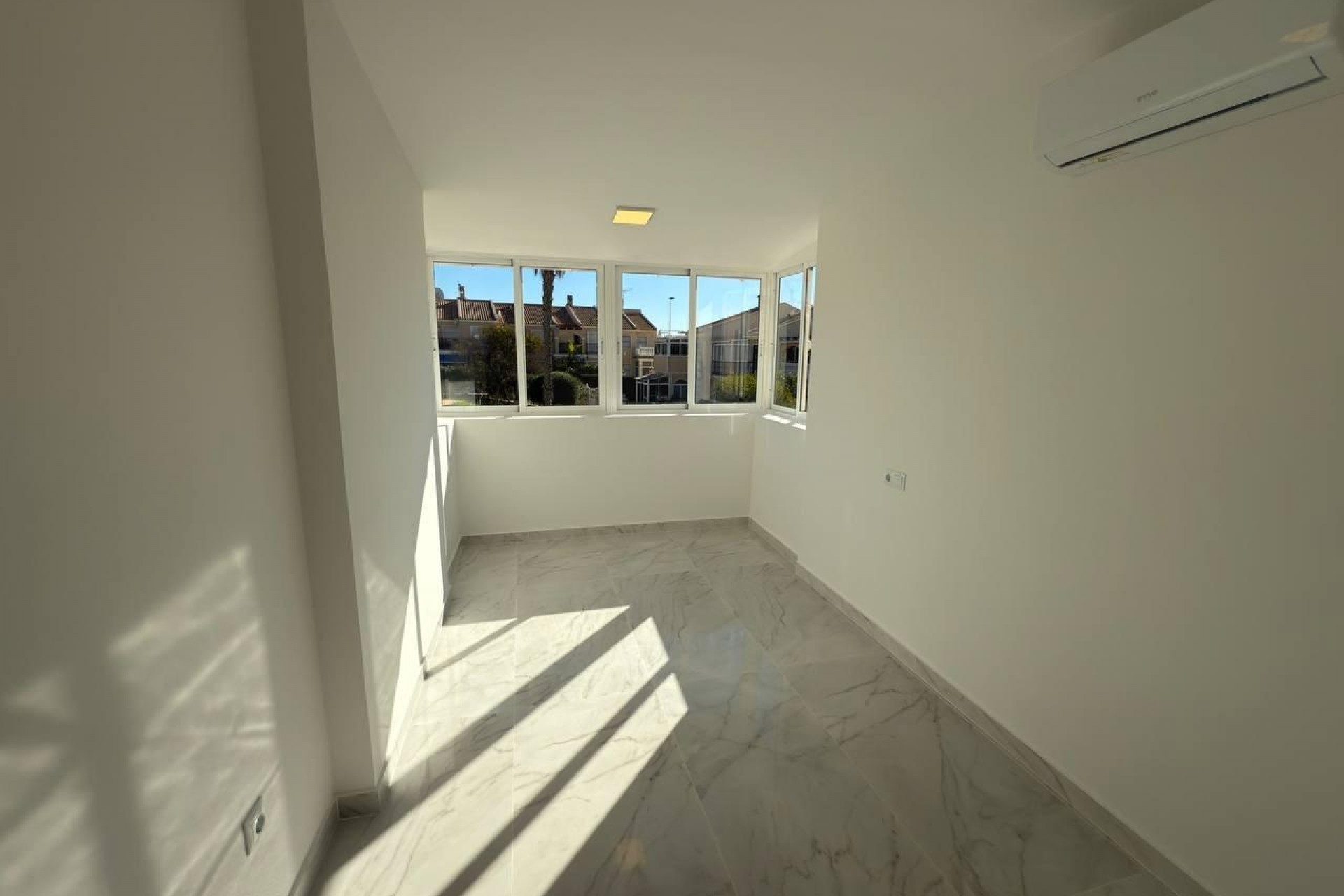 Reventa - Town House -
Torrevieja - aguas nuevas