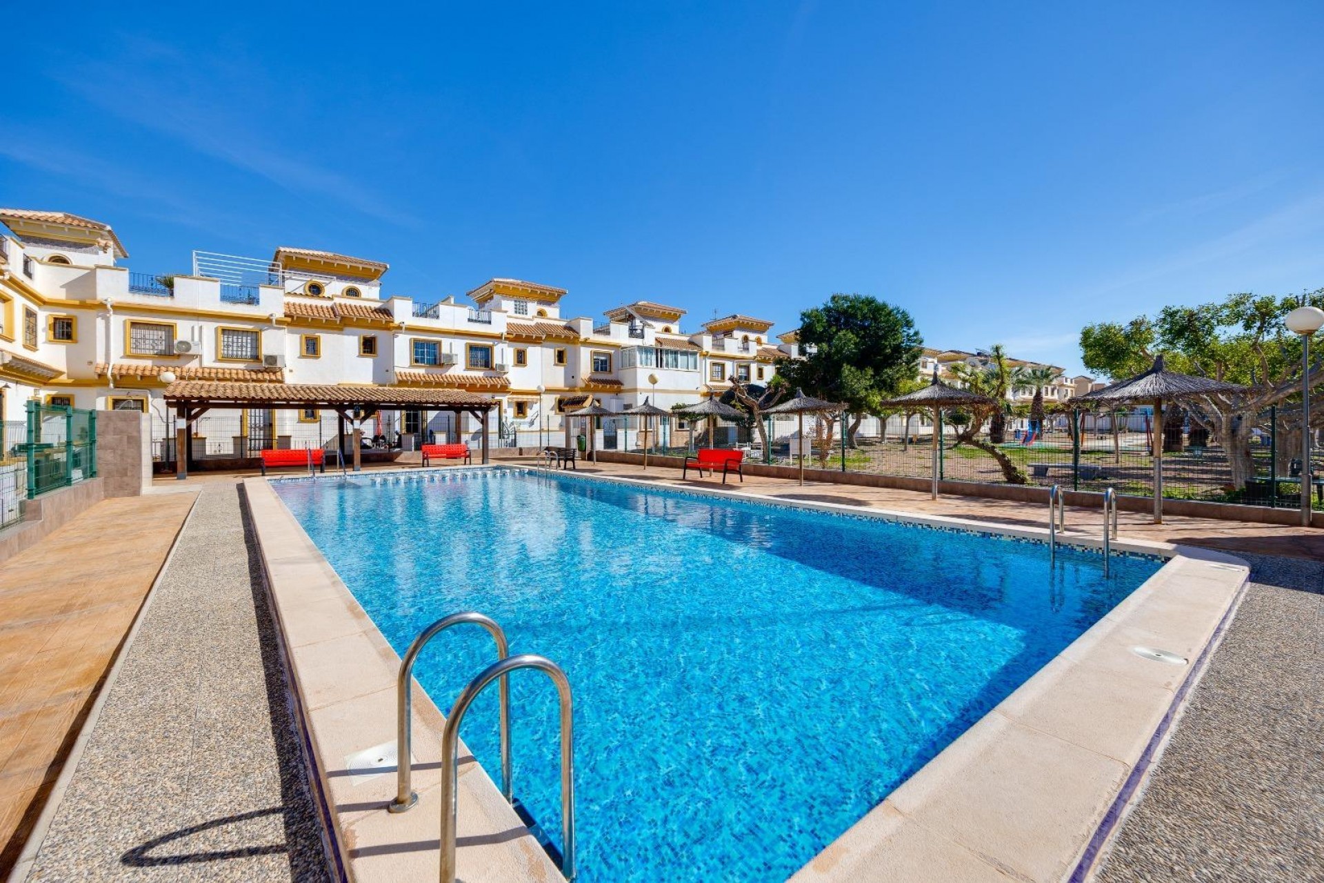 Reventa - Town House -
Torrevieja - aguas nuevas