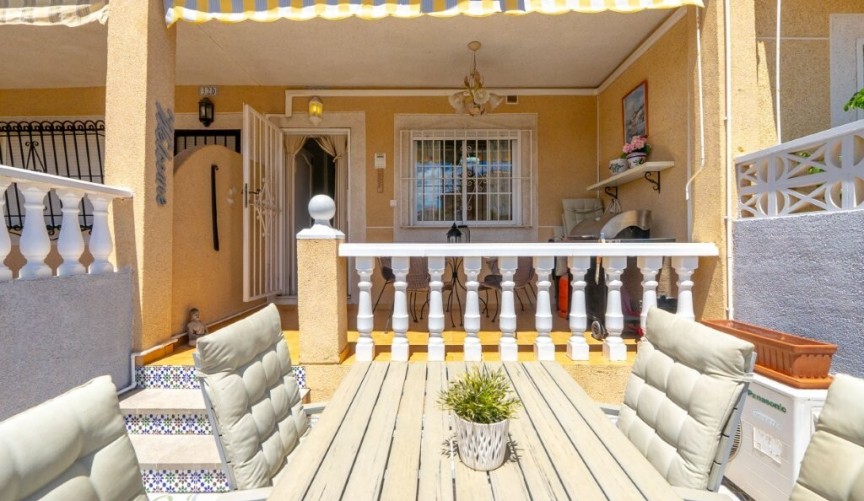 Reventa - Town House -
Torrevieja - aguas nuevas