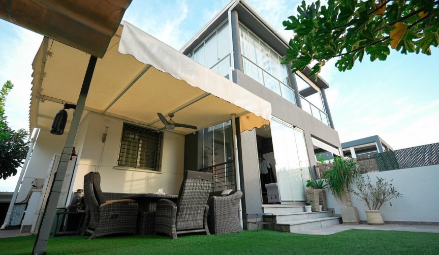 Reventa - Town House -
Torrevieja - aguas nuevas