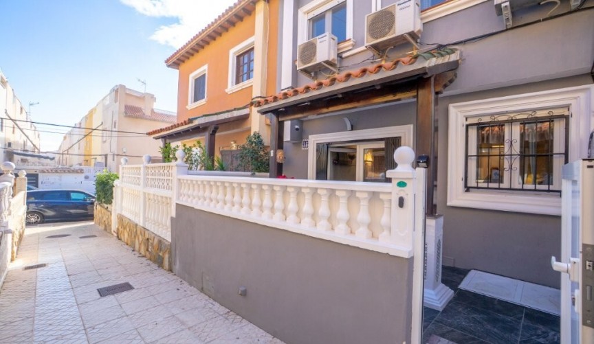 Reventa - Town House -
Torrevieja - Cabo Cervera