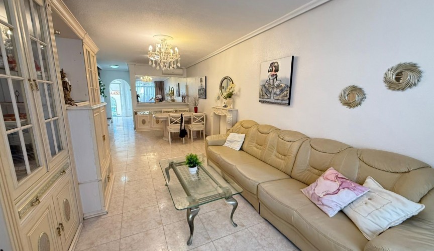 Reventa - Town House -
Torrevieja - Calas Blanca