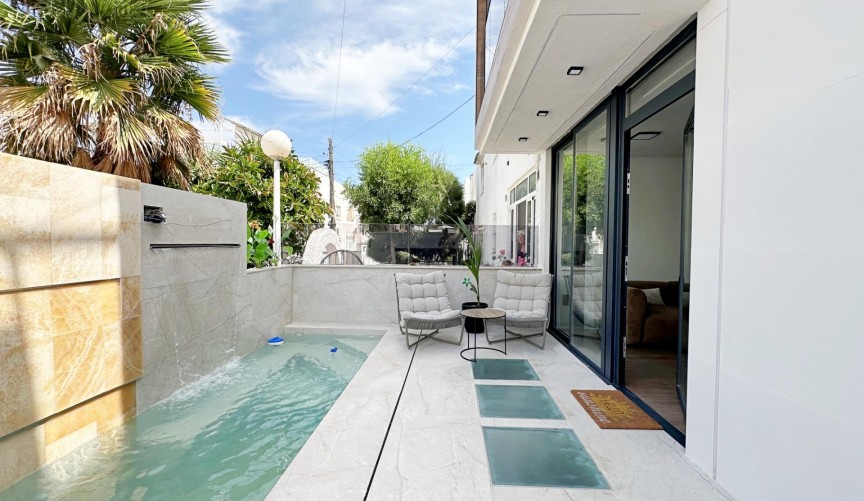 Reventa - Town House -
Torrevieja - Calas Blanca