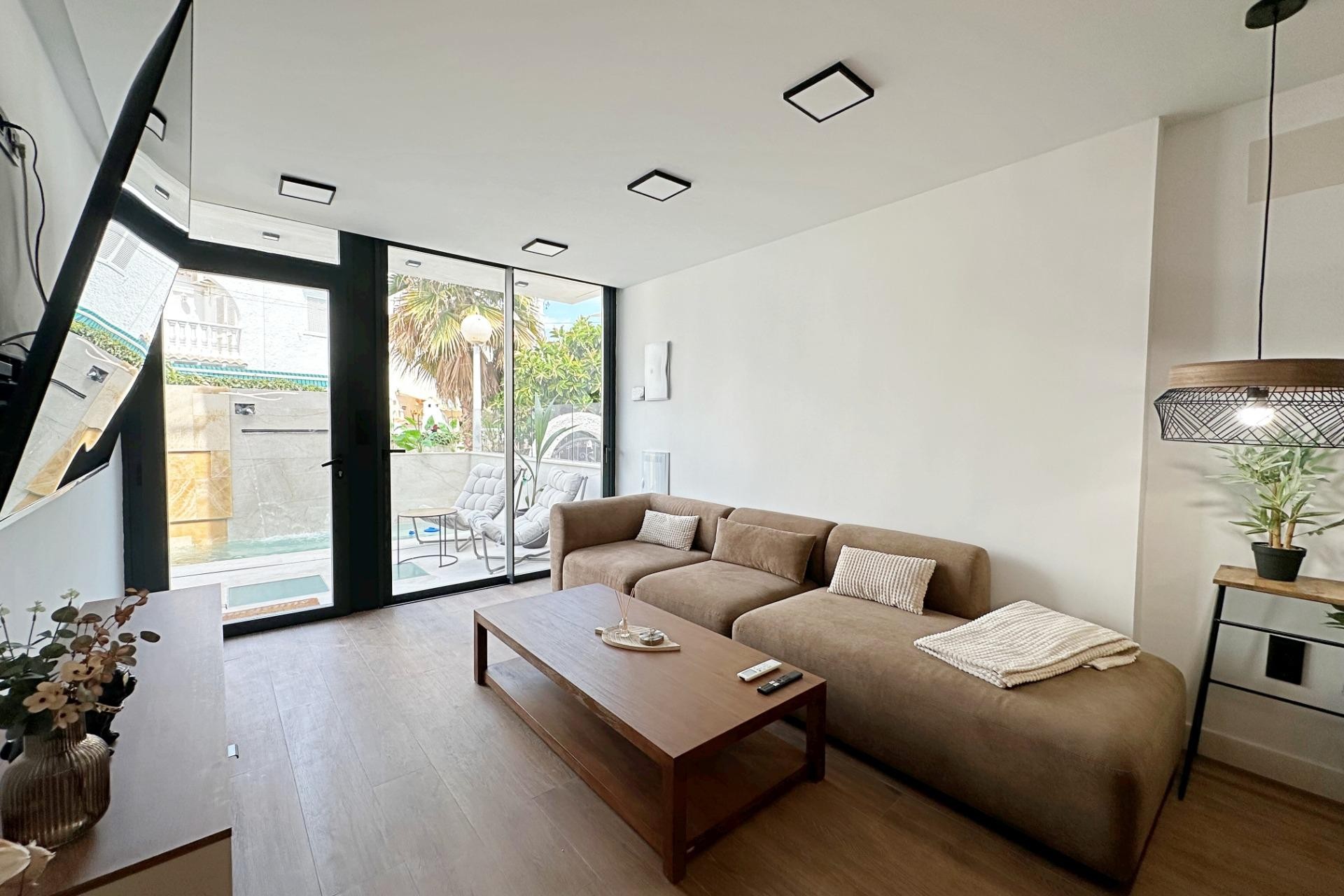 Reventa - Town House -
Torrevieja - Calas Blanca