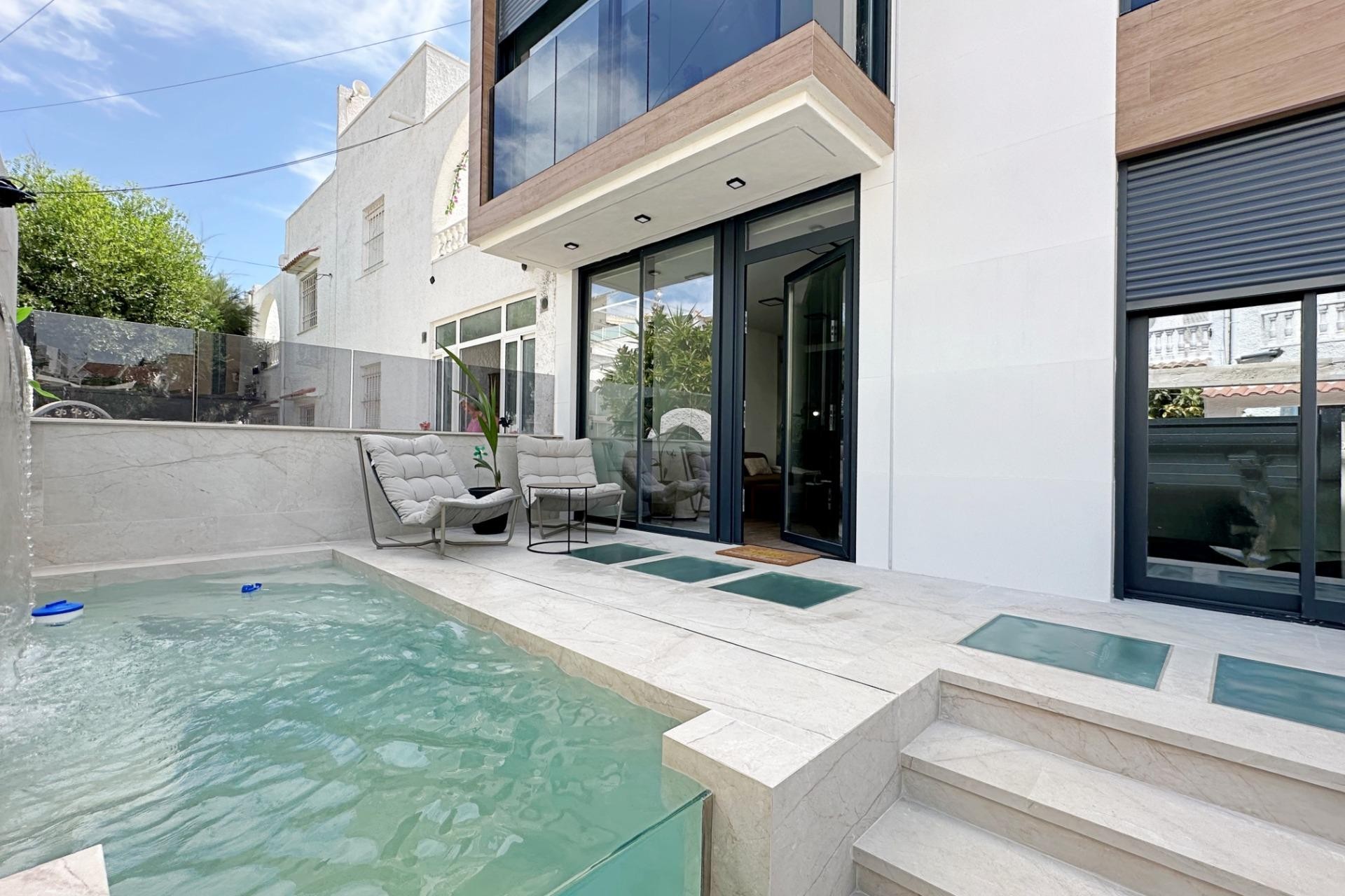 Reventa - Town House -
Torrevieja - Calas Blanca