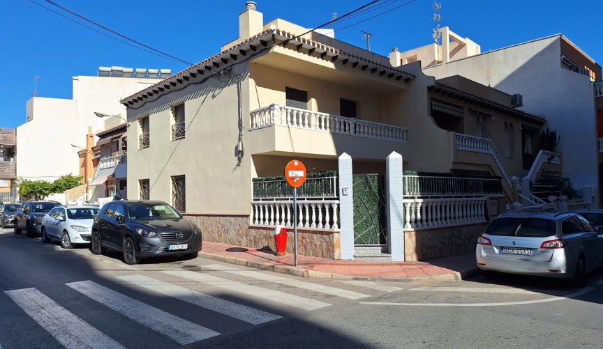 Reventa - Town House -
Torrevieja - Centro