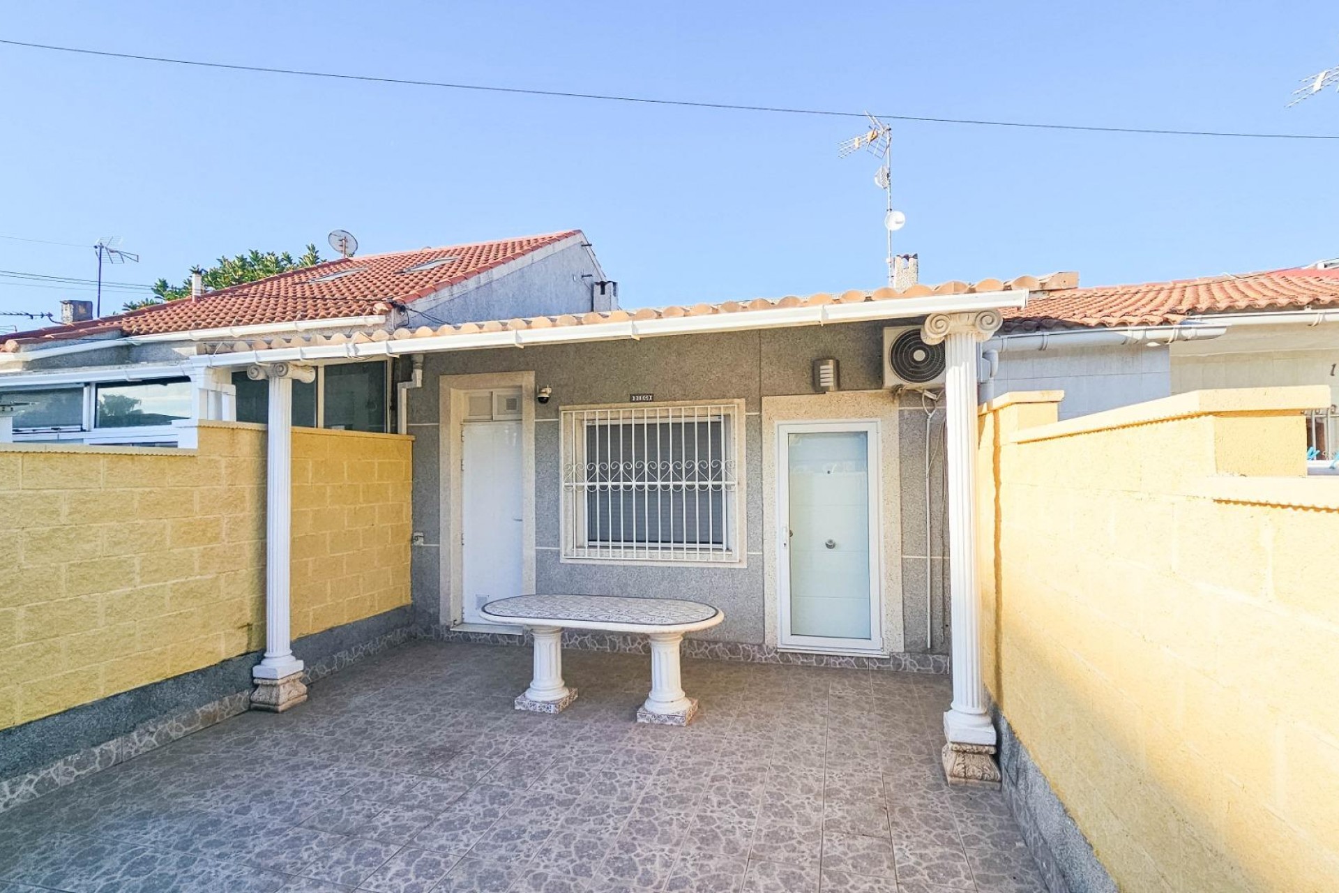 Reventa - Town House -
Torrevieja - El Limonar