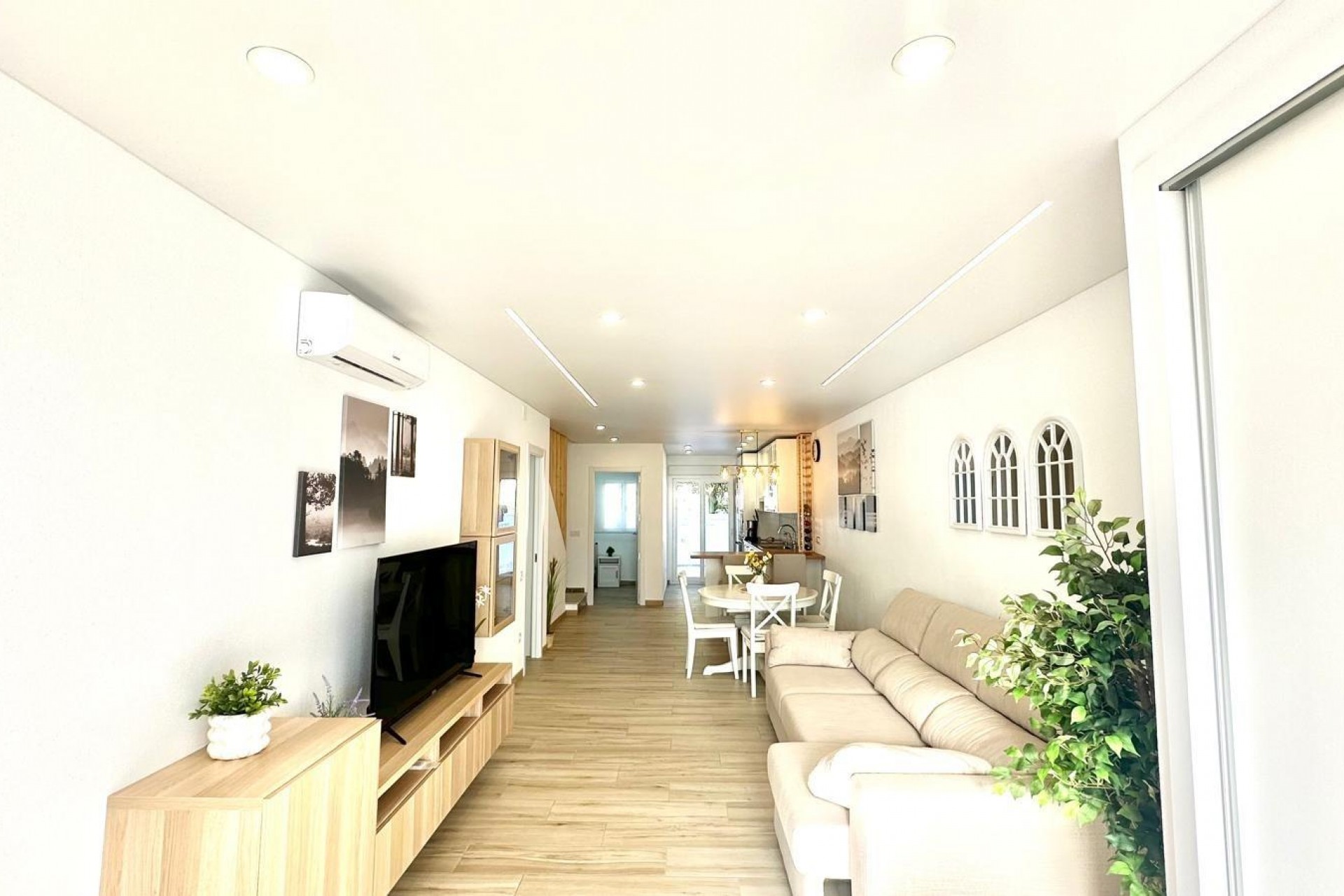 Reventa - Town House -
Torrevieja - Estacion De Autobuses