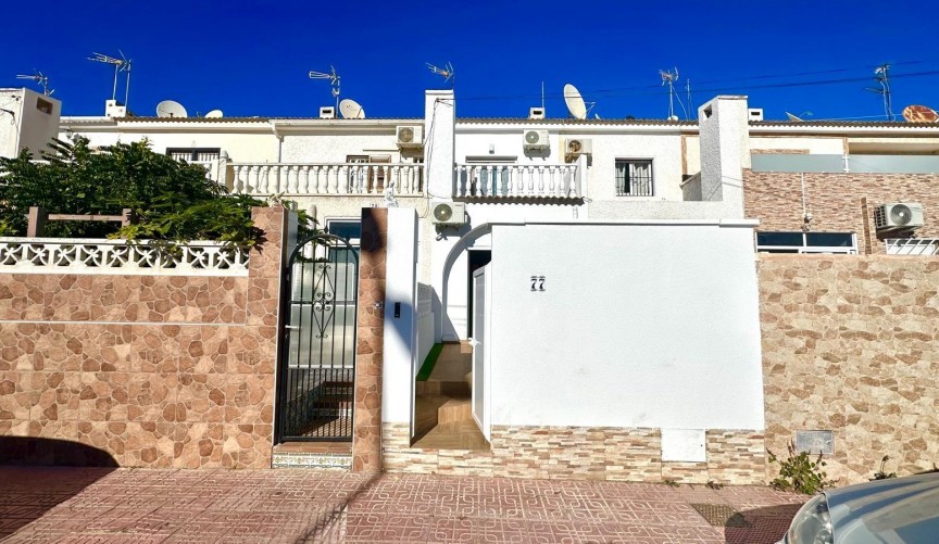 Reventa - Town House -
Torrevieja - Estacion De Autobuses