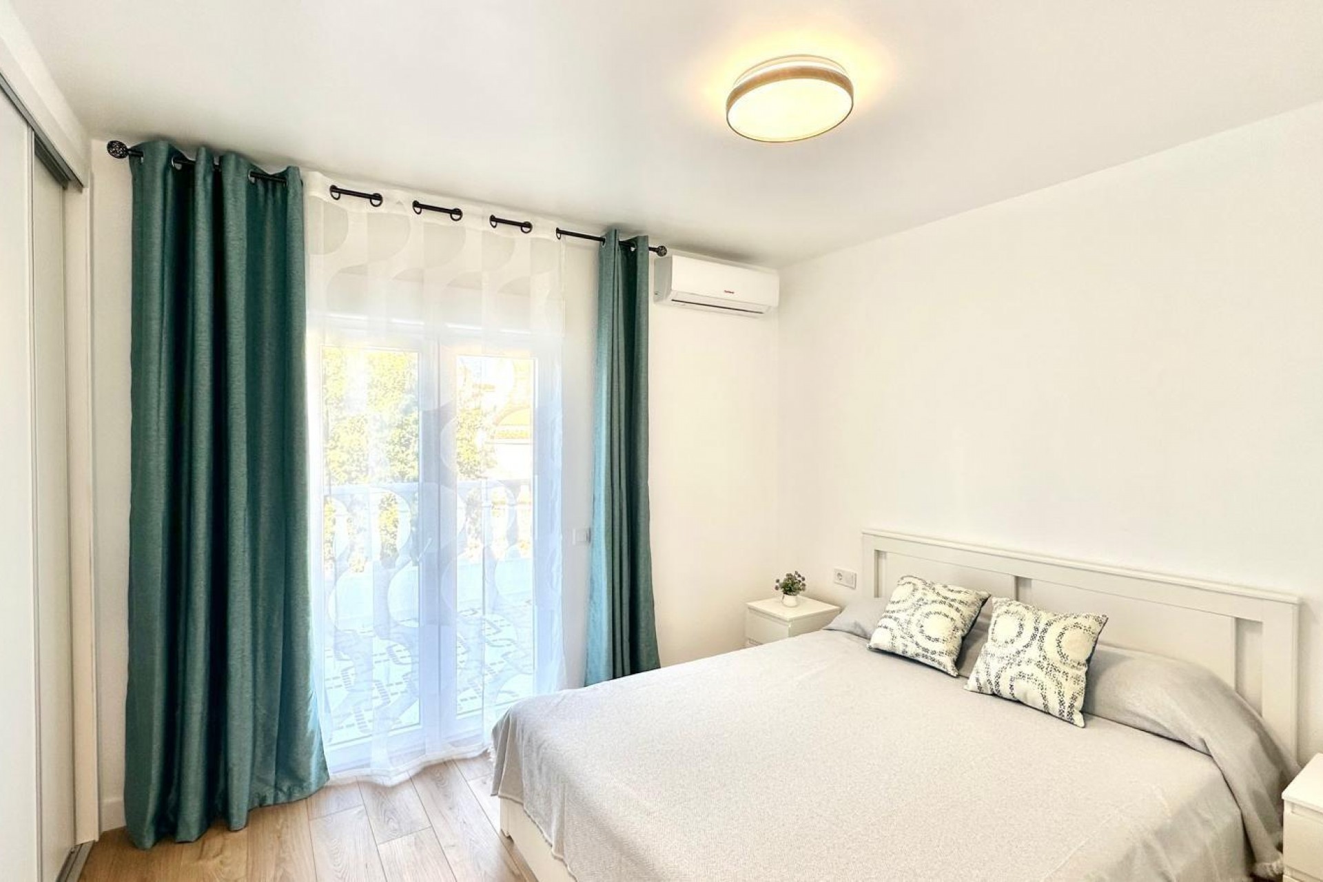 Reventa - Town House -
Torrevieja - Estacion De Autobuses