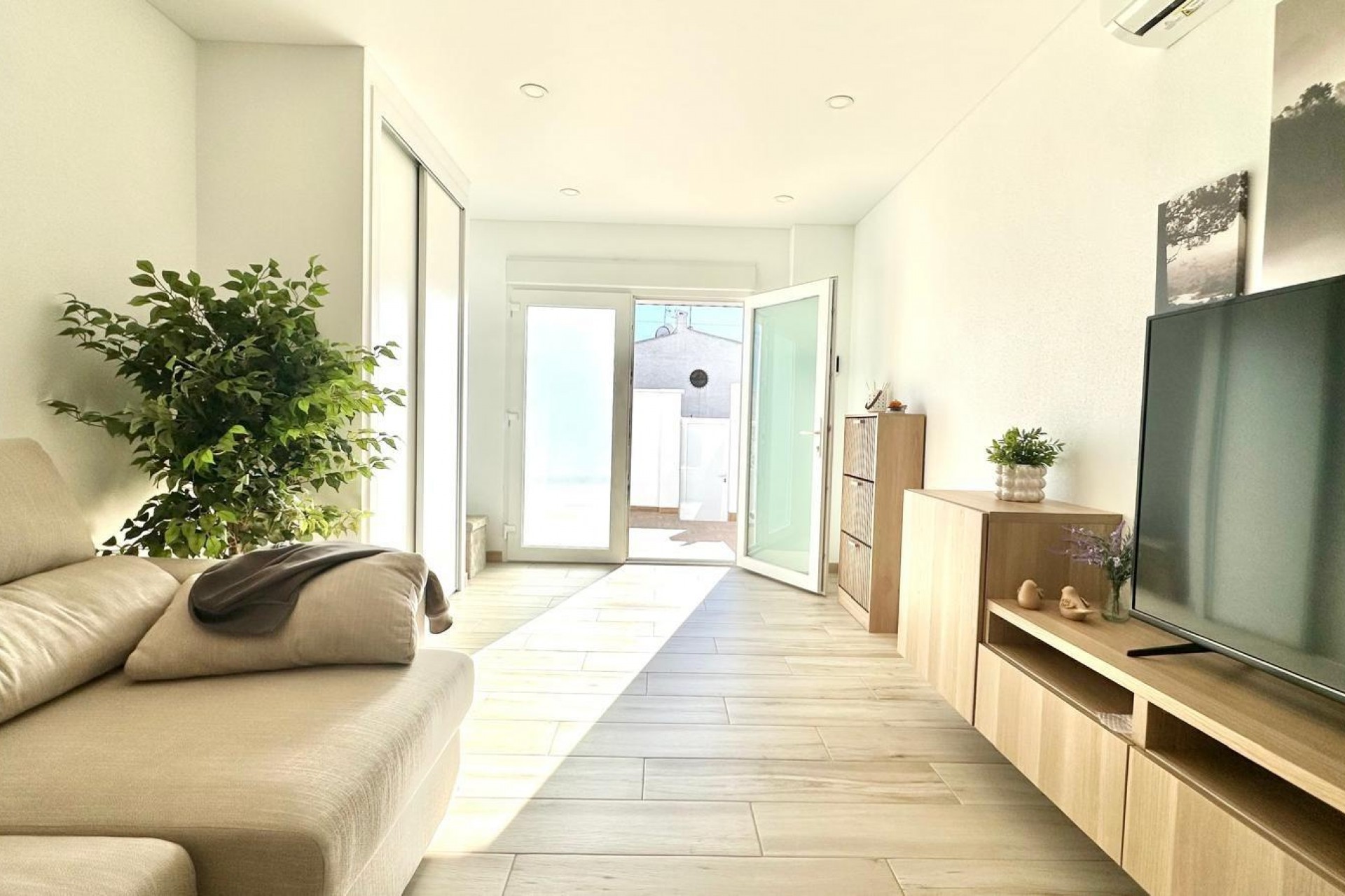 Reventa - Town House -
Torrevieja - Estacion De Autobuses