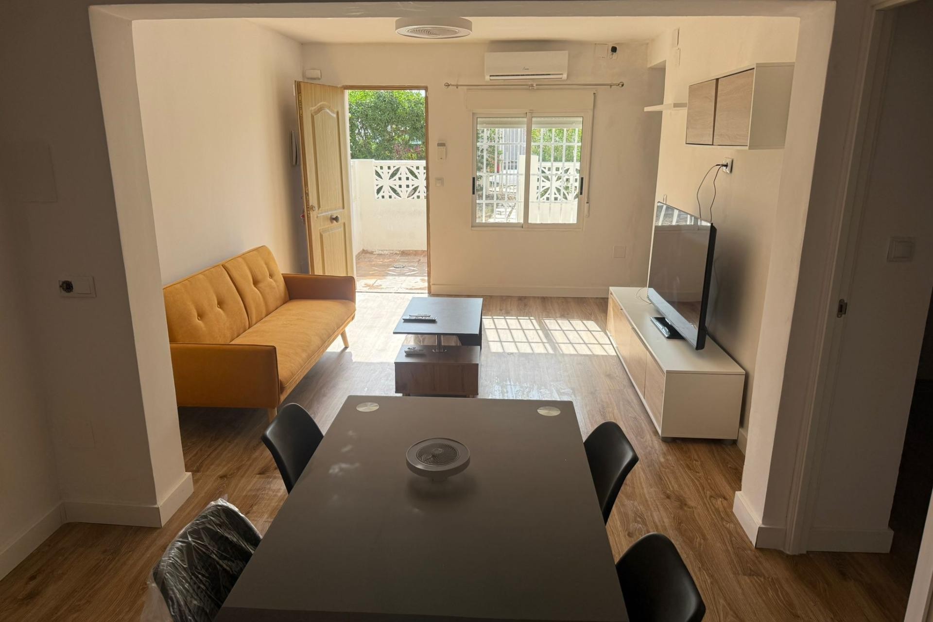 Reventa - Town House -
Torrevieja - La Siesta - El Salado - Torreta