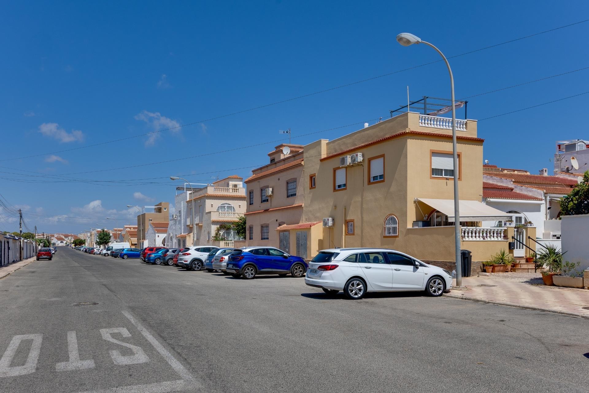 Reventa - Town House -
Torrevieja - La Siesta - El Salado - Torreta