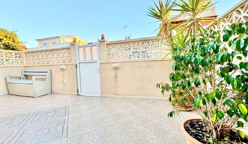 Reventa - Town House -
Torrevieja - La Siesta - El Salado - Torreta