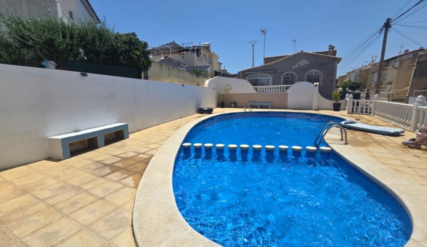 Reventa - Town House -
Torrevieja - Los Balcones