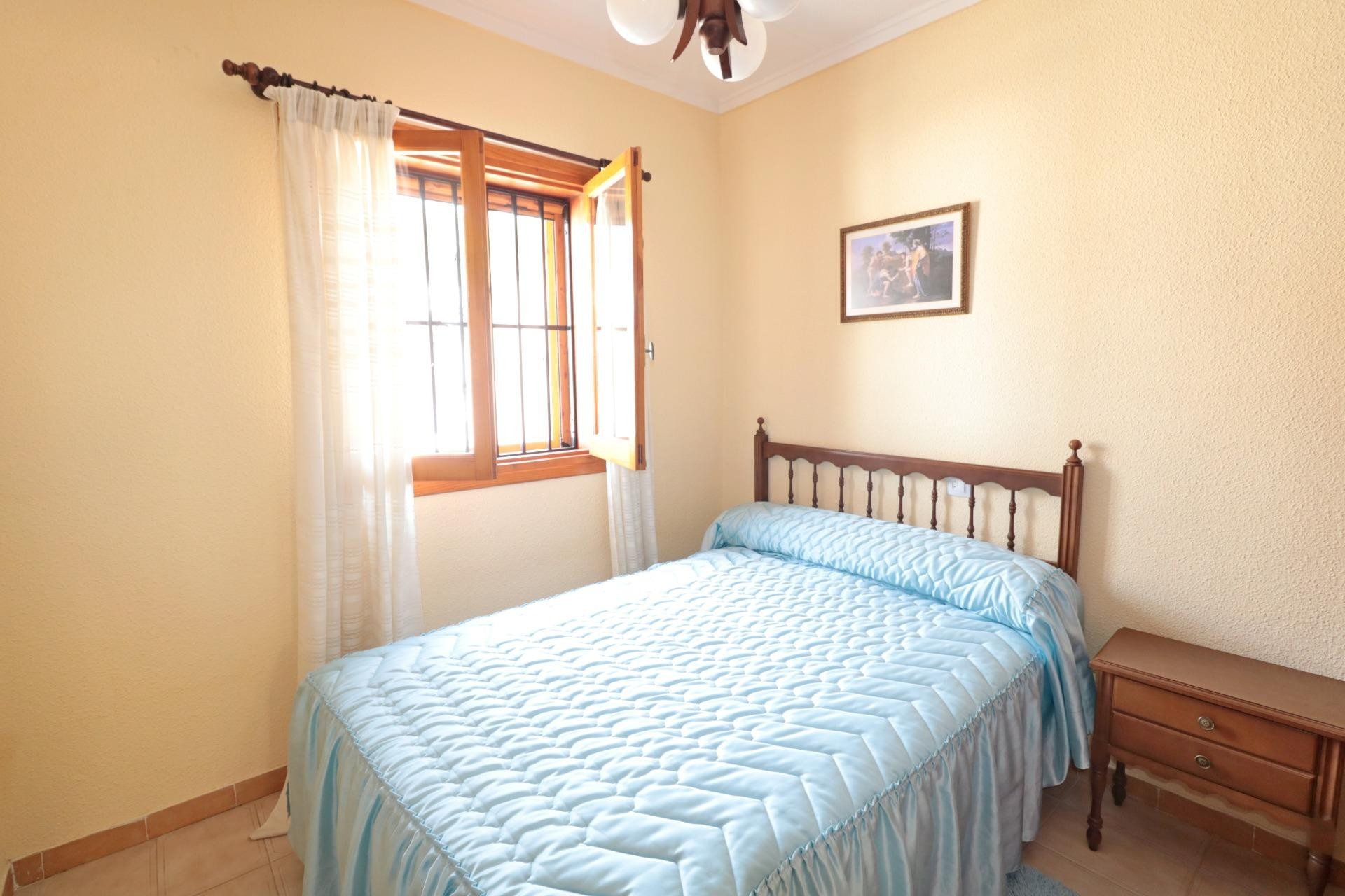 Reventa - Town House -
Torrevieja - Playa De Los Naufragos