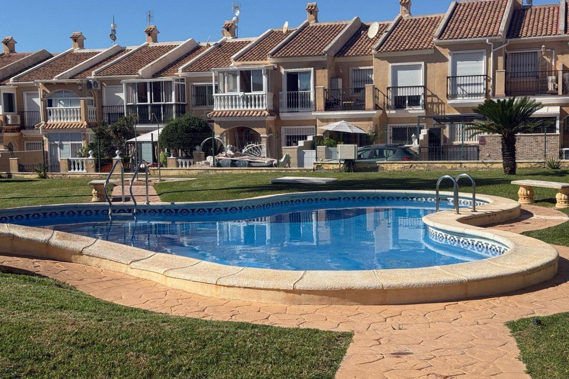 Reventa - Town House -
Torrevieja - Zona Los Frutales