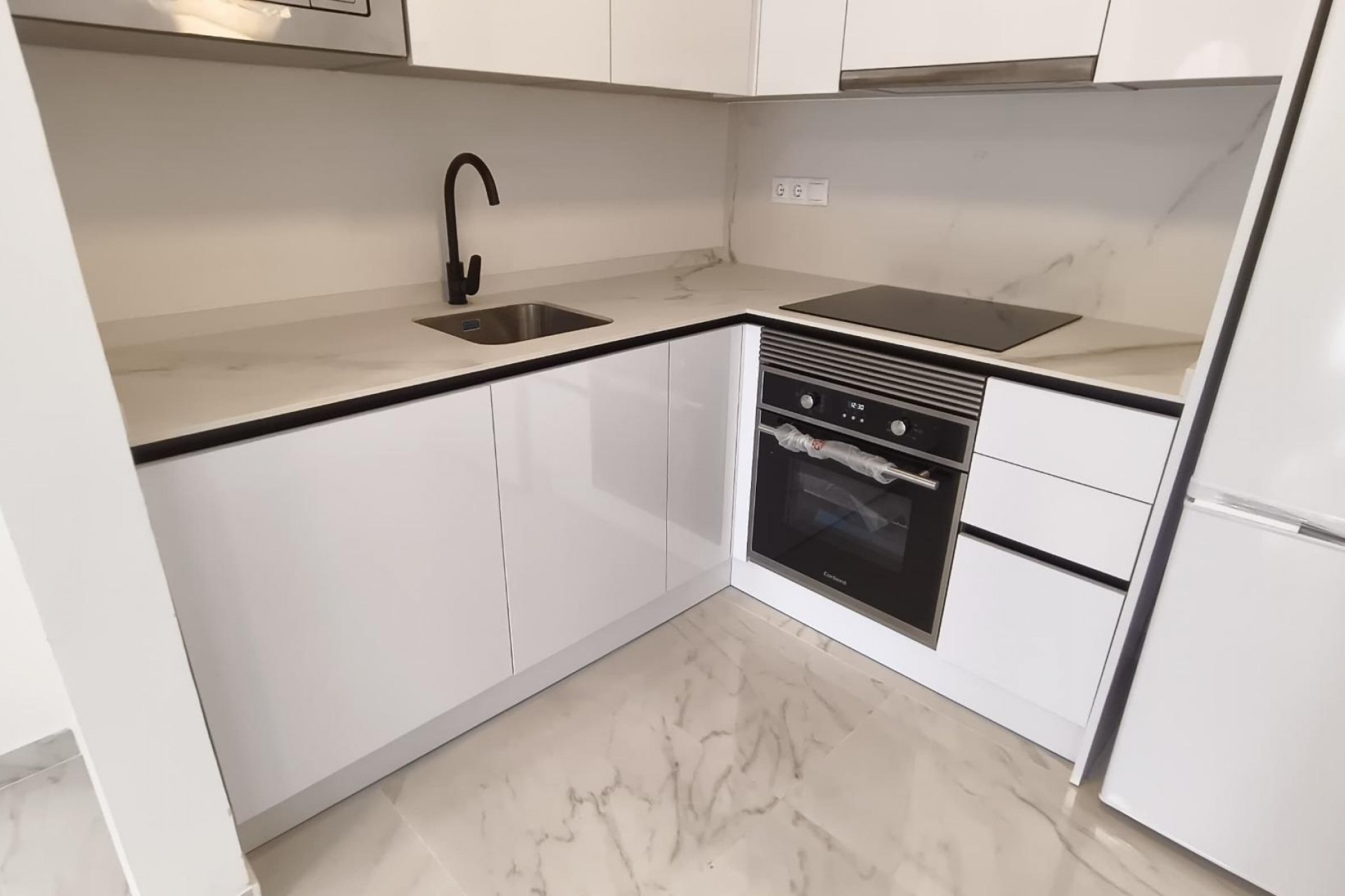 Reventa - Town House -
Torrevieja - Zona Los Frutales