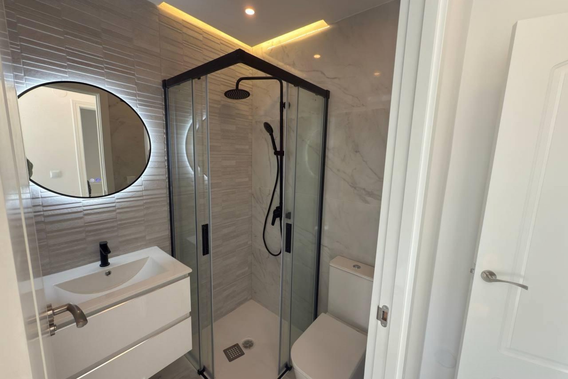 Reventa - Town House -
Torrevieja - Zona Los Frutales