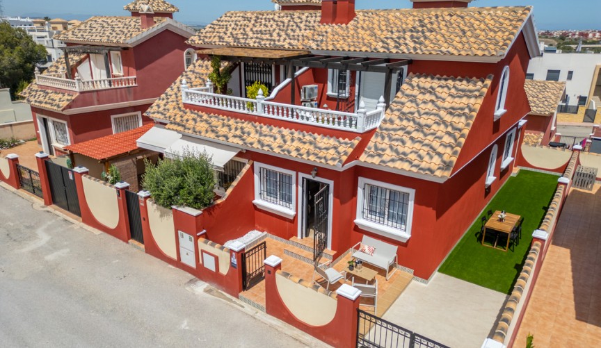 Reventa - Town House -
Villamartin - Costa Blanca
